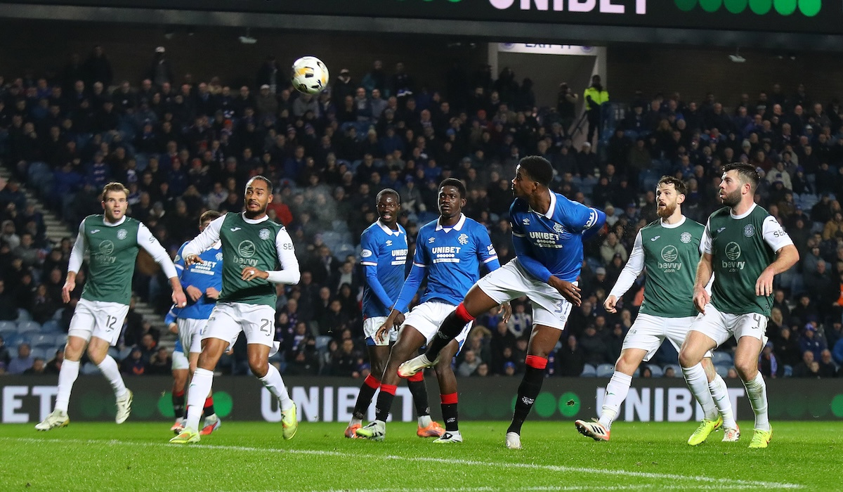 Fernandez targeted by Premier League clubs